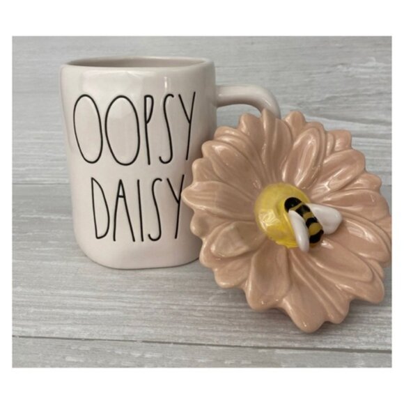 NEW Rae Dunn “OOPSY DAISY" With Daisy Flower Topper Mug 🐝 - Picture 2 of 8